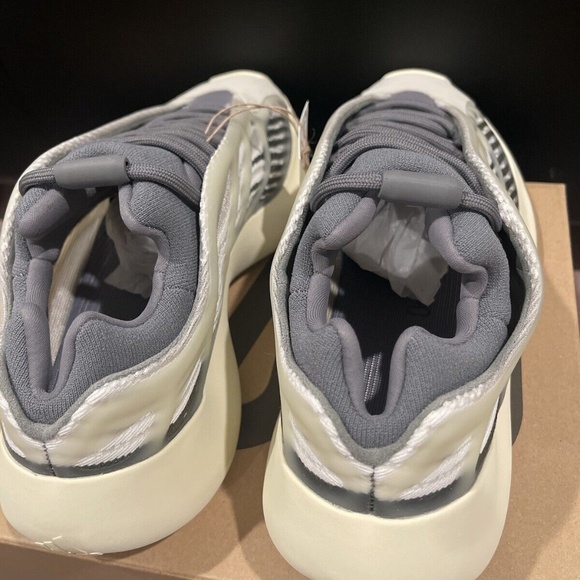 Adidas Yeezy 700 V3 Fade Salt main image 6